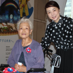 服部真理子Instagram 万博おばあちゃんの山田外美代さん